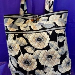 New without tag Vera Bradley tote with toggle closure